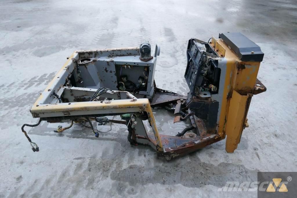 CAT 220-2800 Cabine en interieur