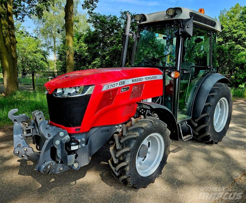 Massey Ferguson 3707 Tractoren