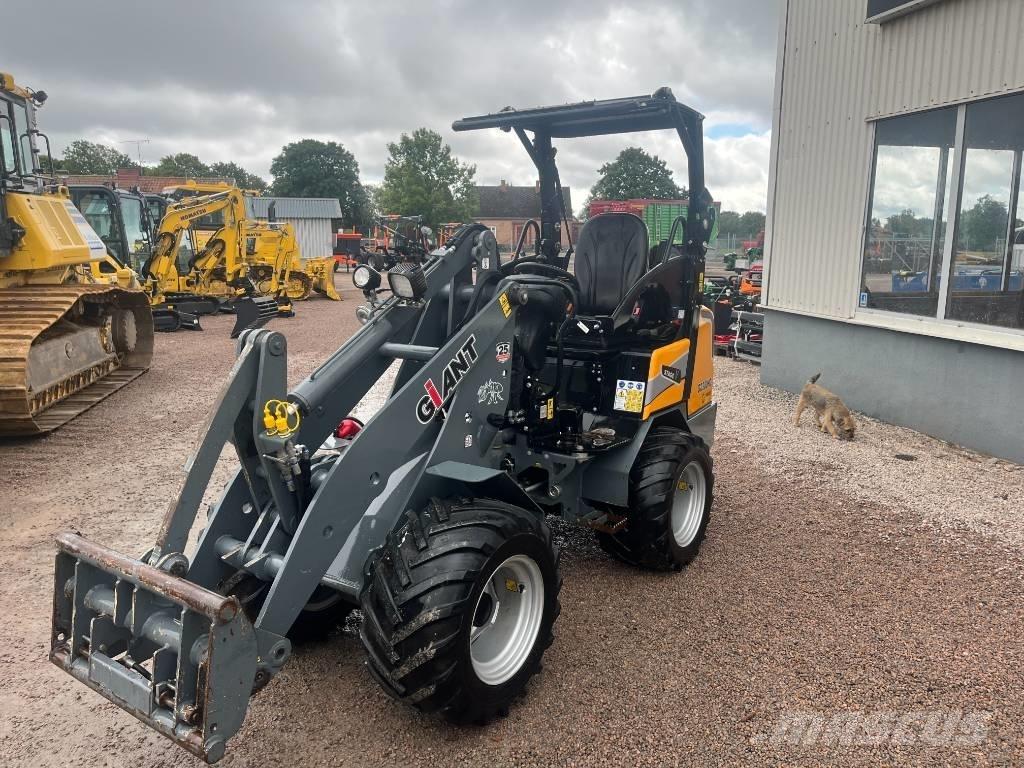 GiANT G 2300 HD Knik- en schrankladers