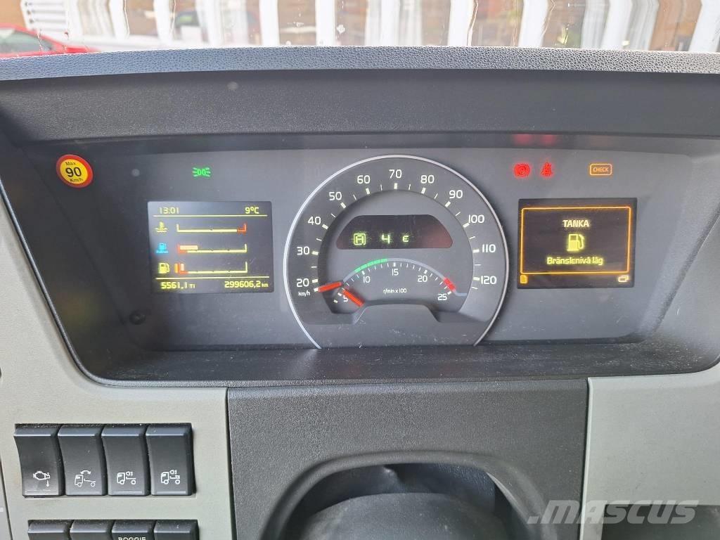 Volvo FM  6x2 Vlakke laadvloer met kraan