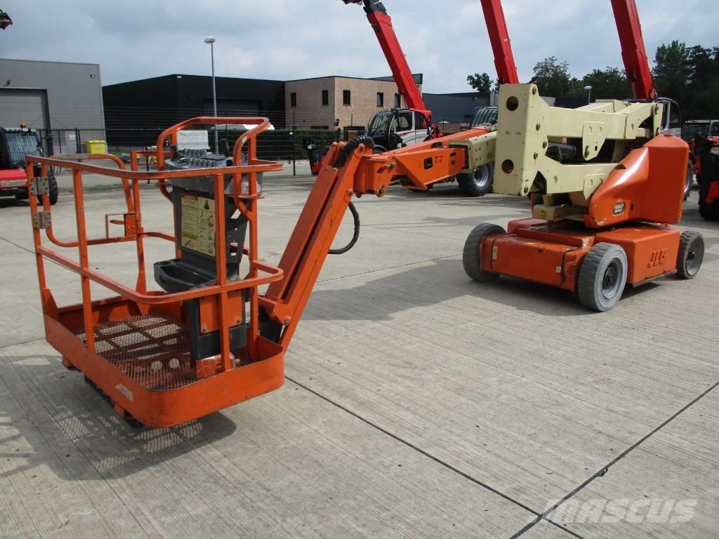 JLG E400 AJPN (048) Zelfrijdende knikarm hoogwerker