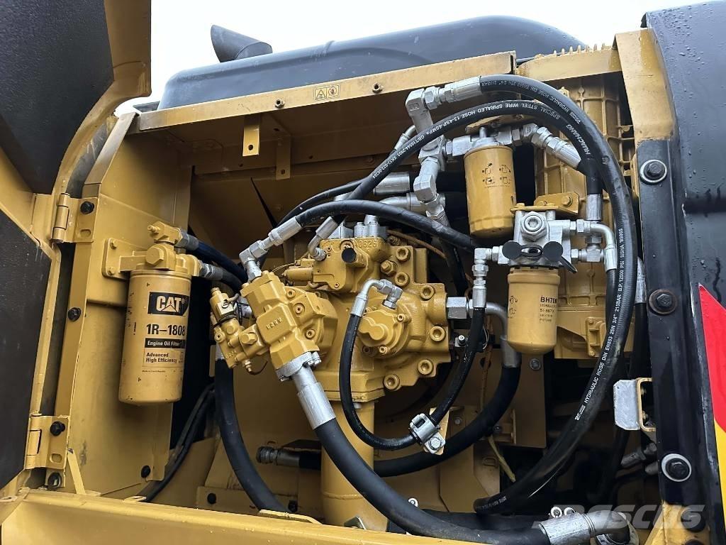 CAT 330D2 Rupsgraafmachines