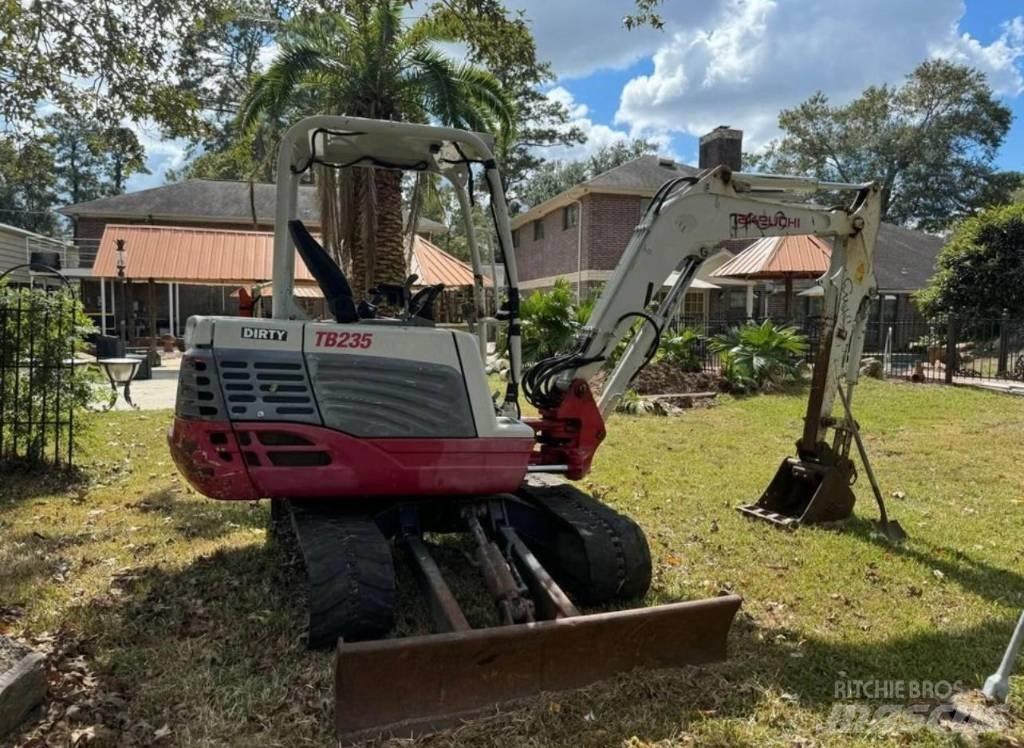 TAKEUCHI TB235 Rupsgraafmachines