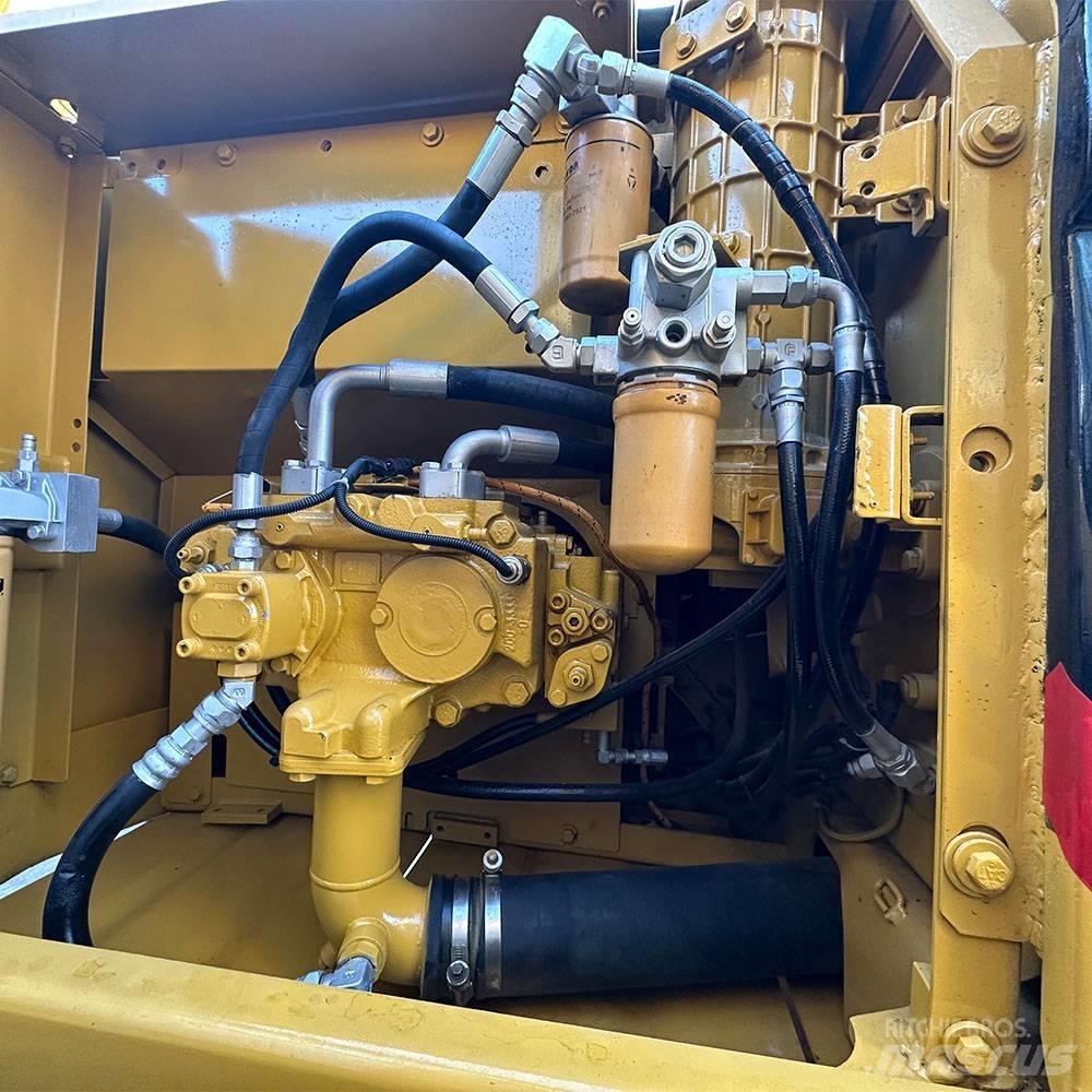 CAT 323 D Rupsgraafmachines