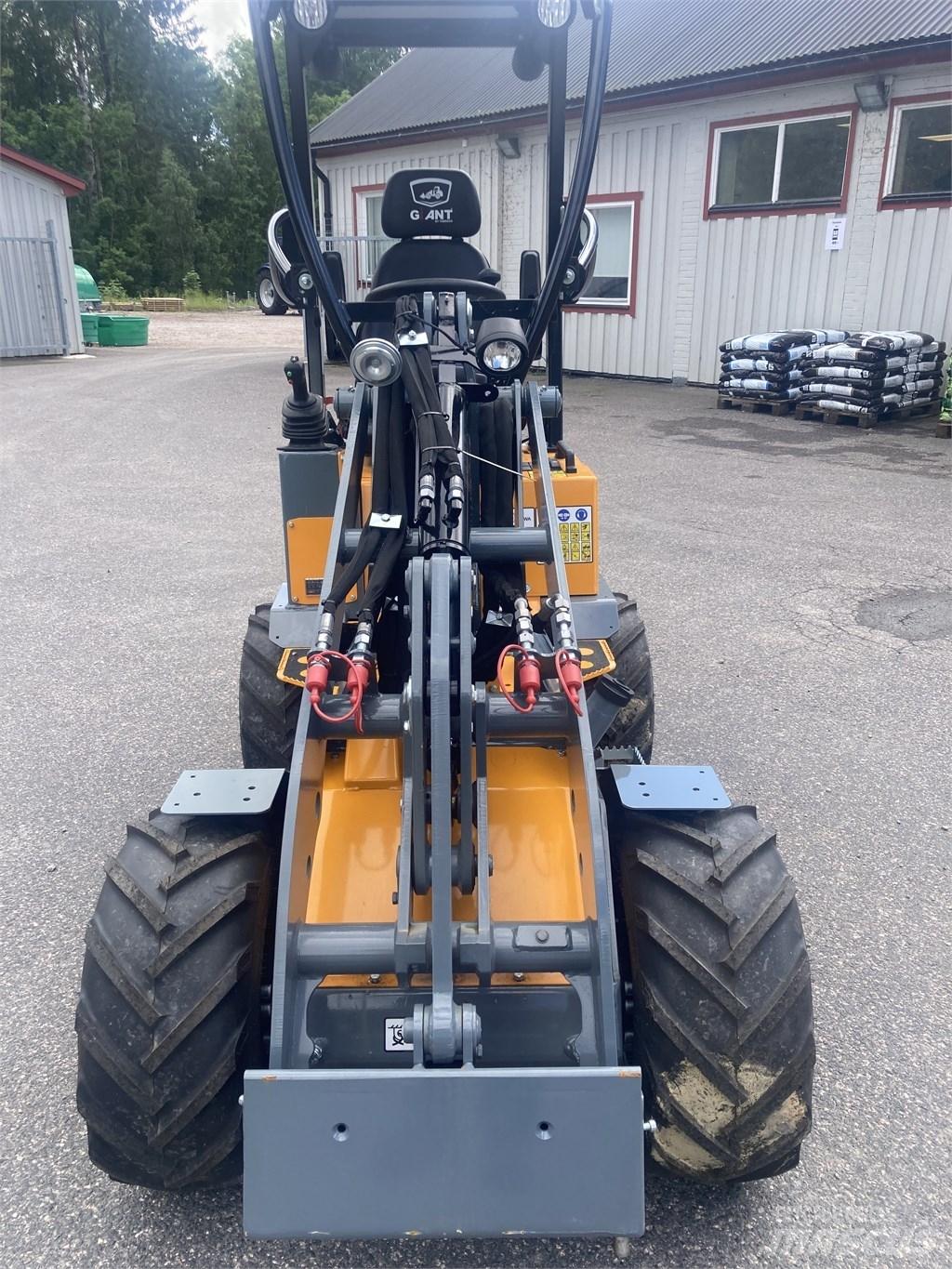 GiANT G1100 Knik- en schrankladers