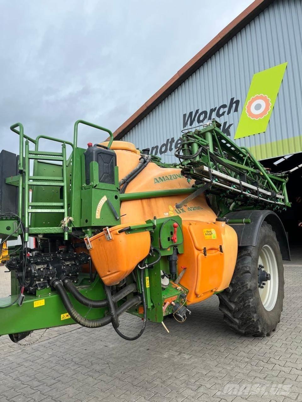 Amazone UX 4200 Getrokken spuitmachines
