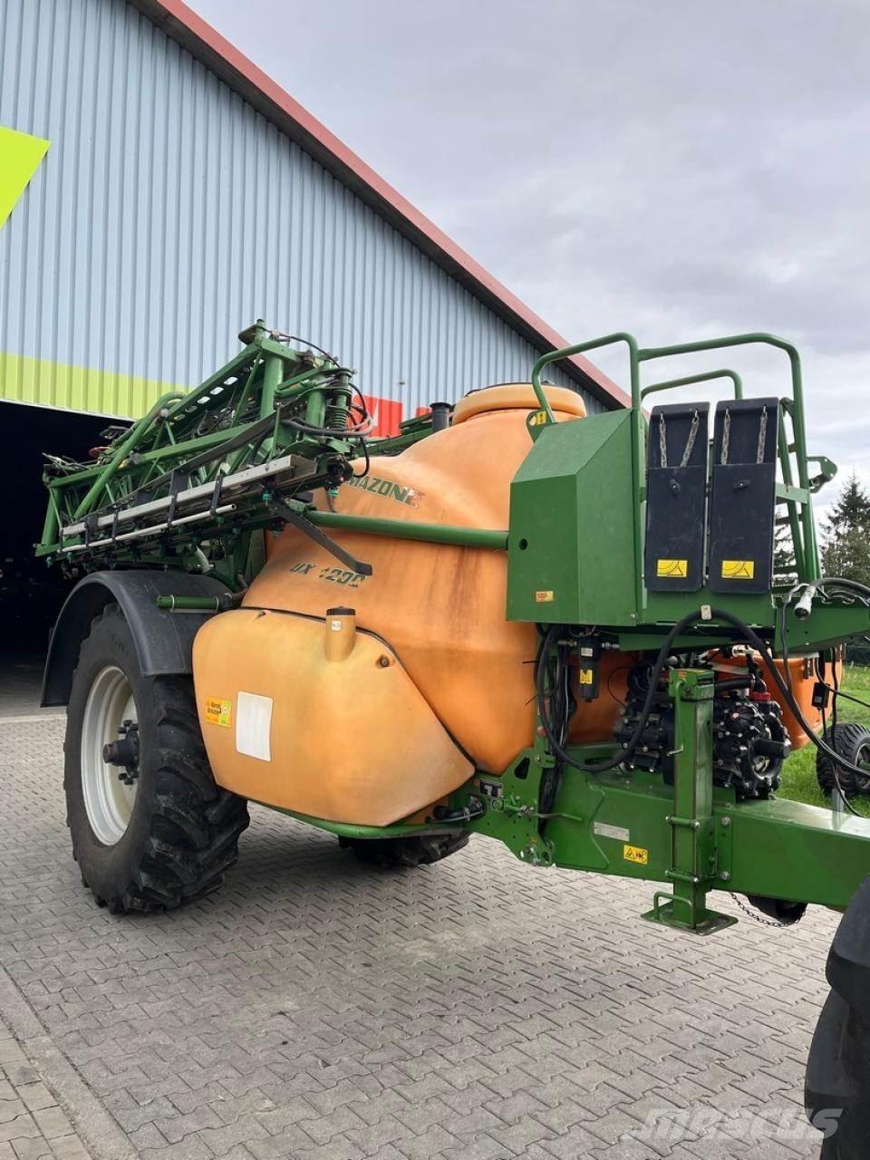 Amazone UX 4200 Getrokken spuitmachines