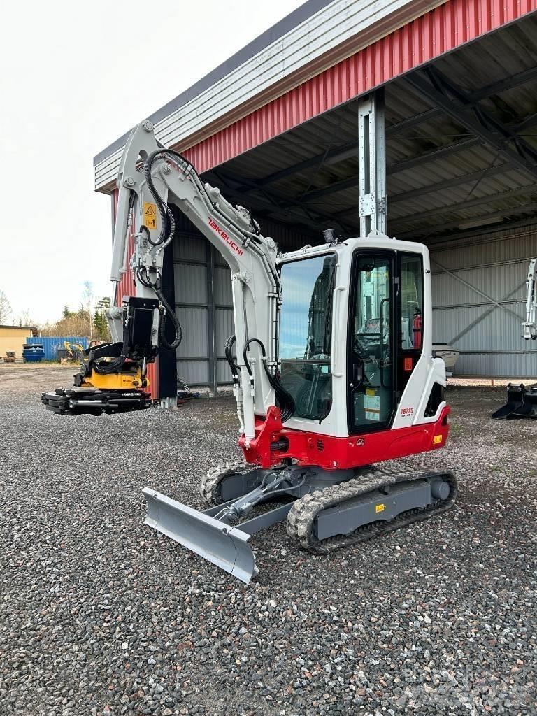 Takeuchi TB225 Minigraafmachines < 7t