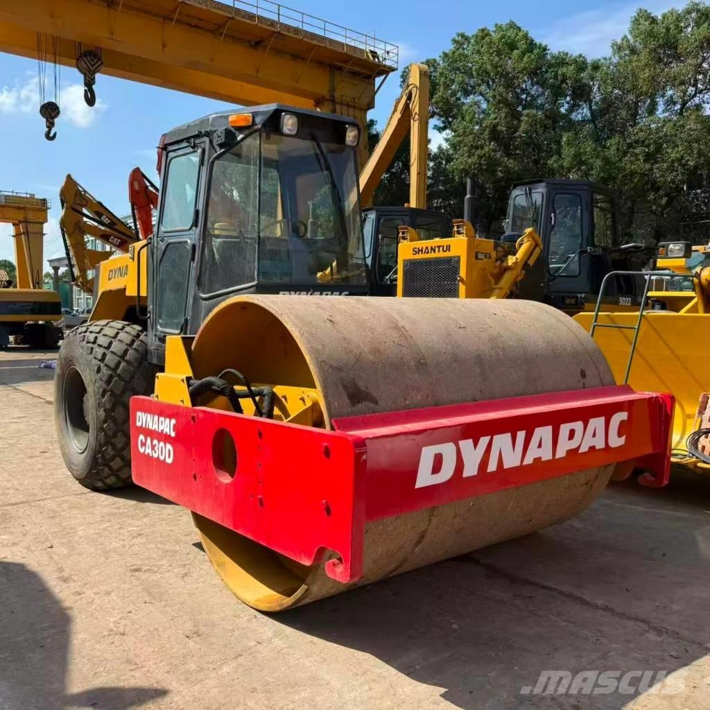 Dynapac CA 30 D Trilrolwalsen