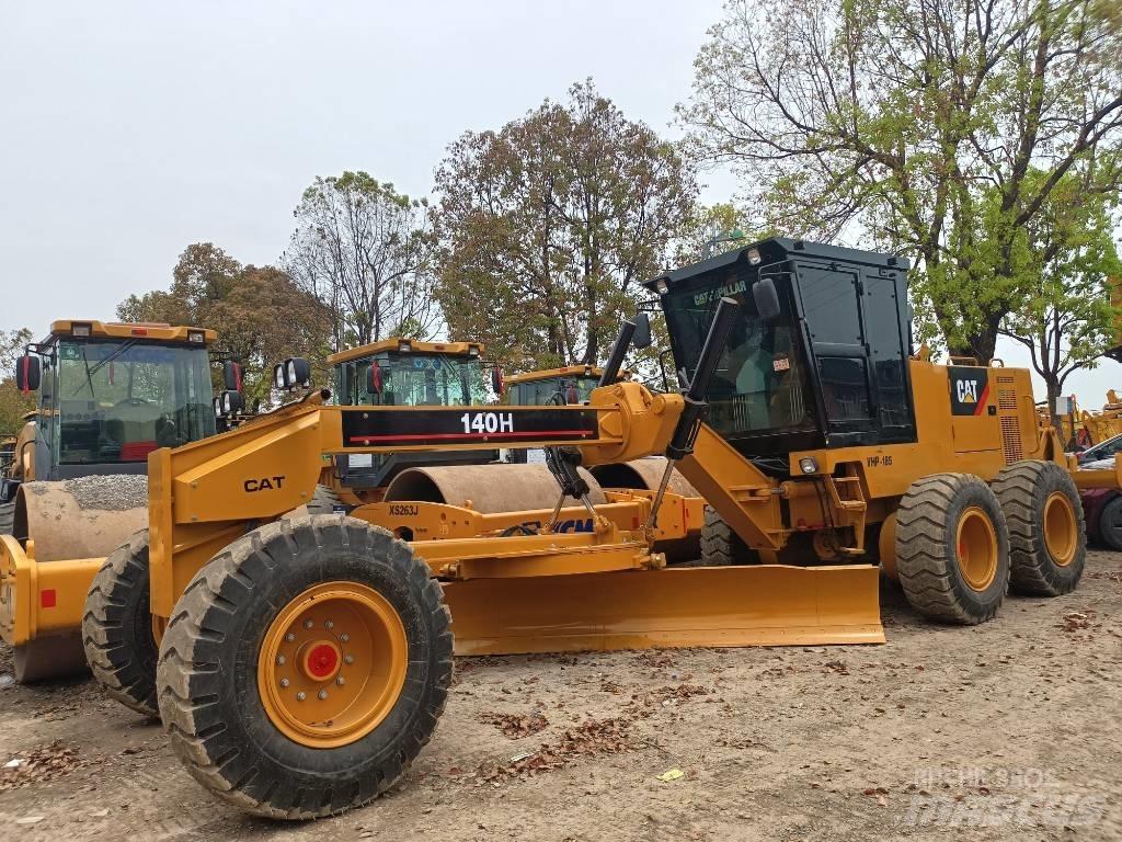 CAT 140 Rupsgraafmachines