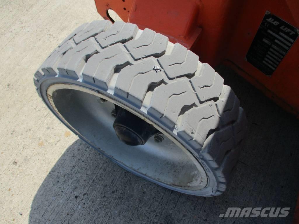 JLG E400 AJPN (687) Zelfrijdende knikarm hoogwerker