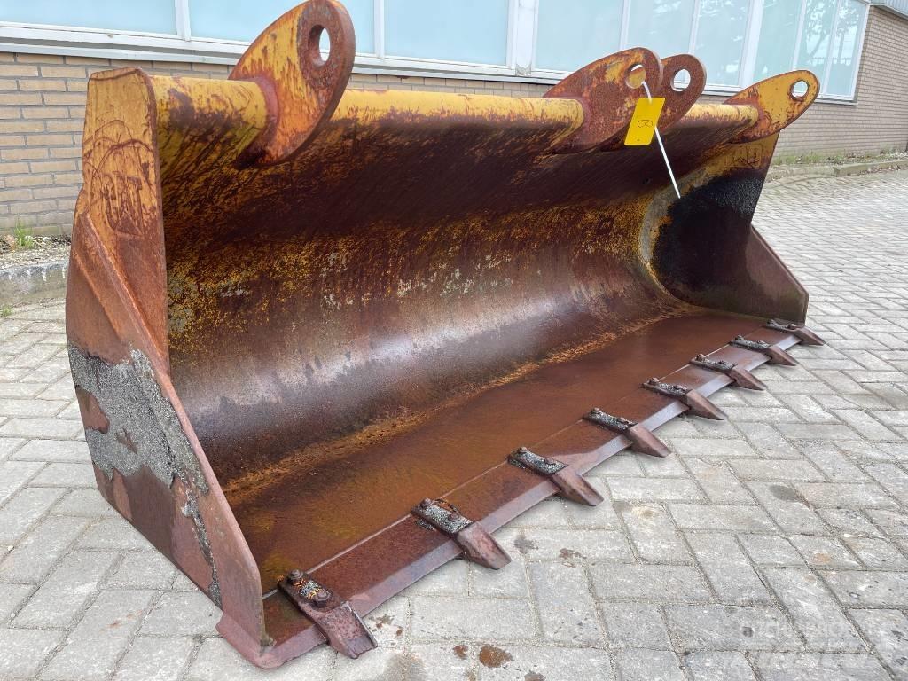 CAT Backhoe bucket Bakken