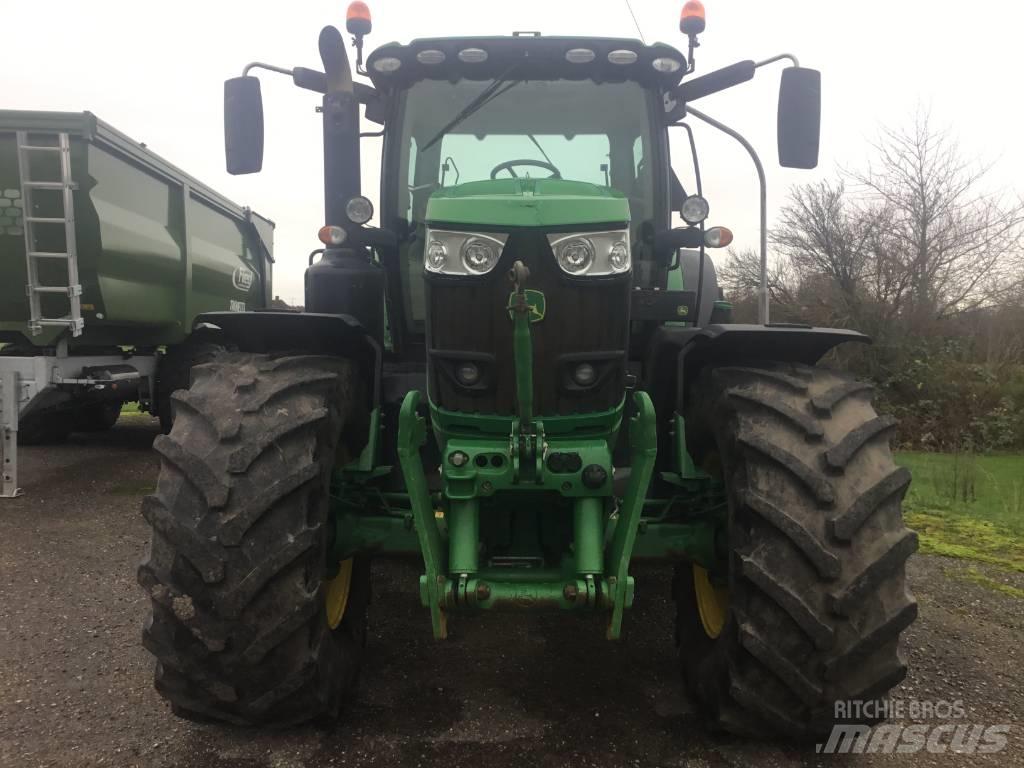 John Deere 6215 R Tractoren
