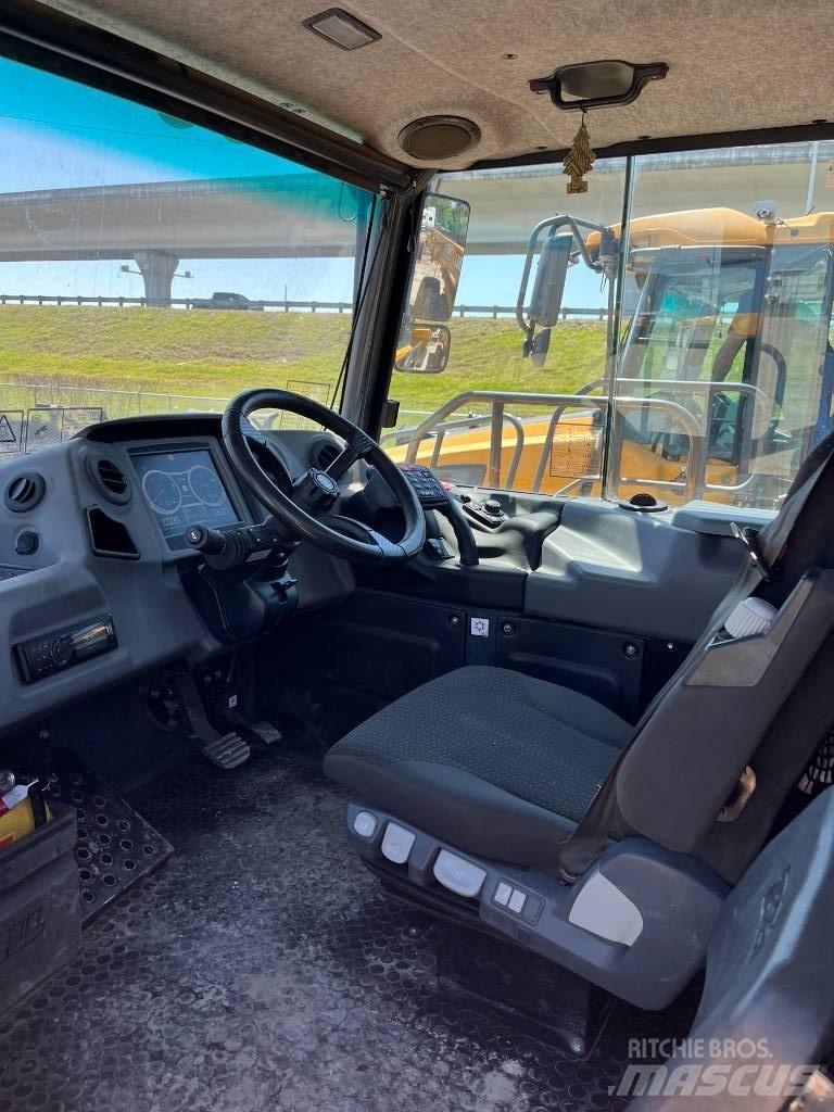 Bell B30E Knik dumptrucks