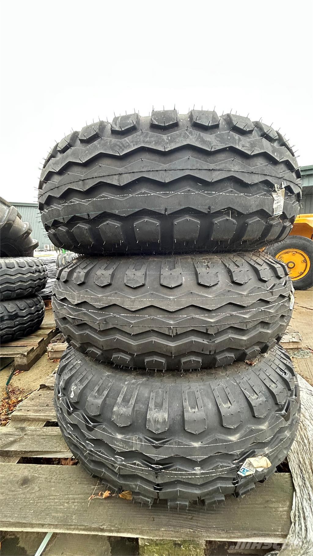  300/85R15.3 Banden, wielen en velgen