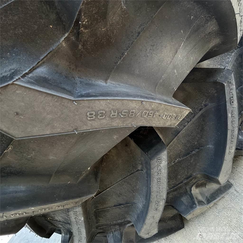  420/85R24 Banden, wielen en velgen
