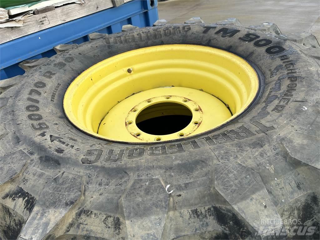  600/70R30 Banden, wielen en velgen