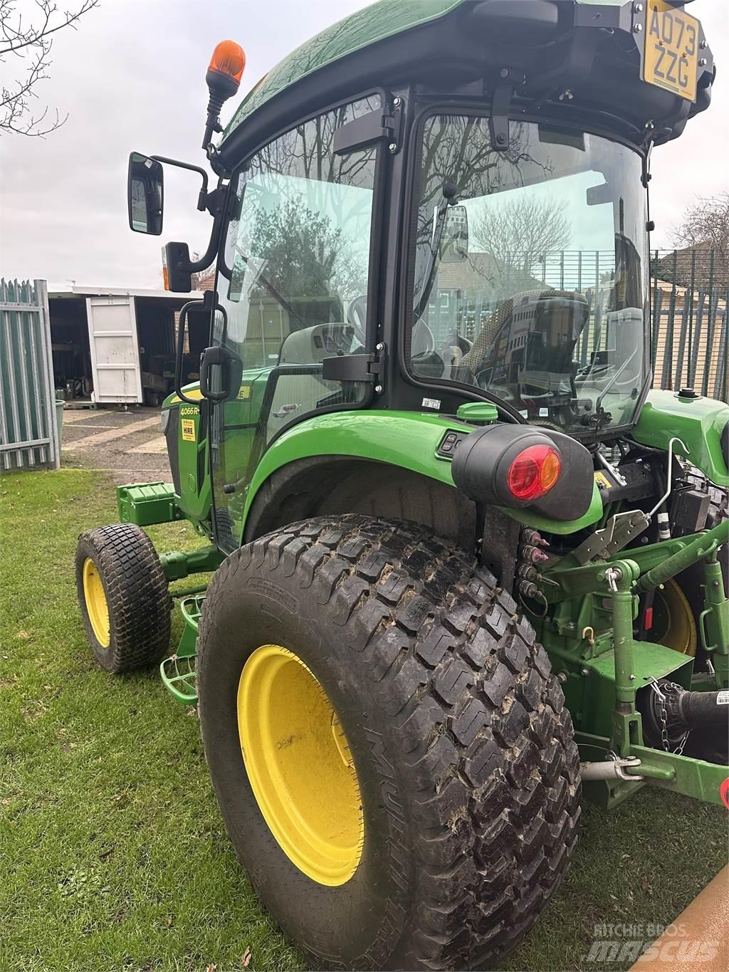 John Deere 4066R Compacttrekkers