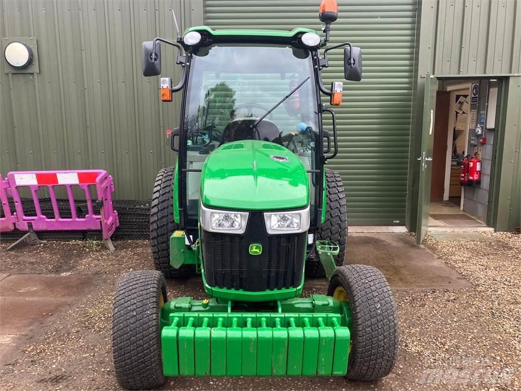 John Deere 4066R Compacttrekkers
