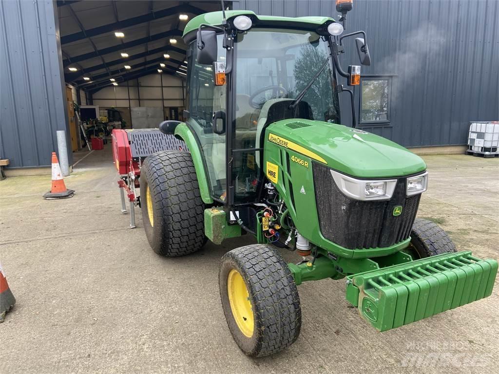 John Deere 4066R Compacttrekkers