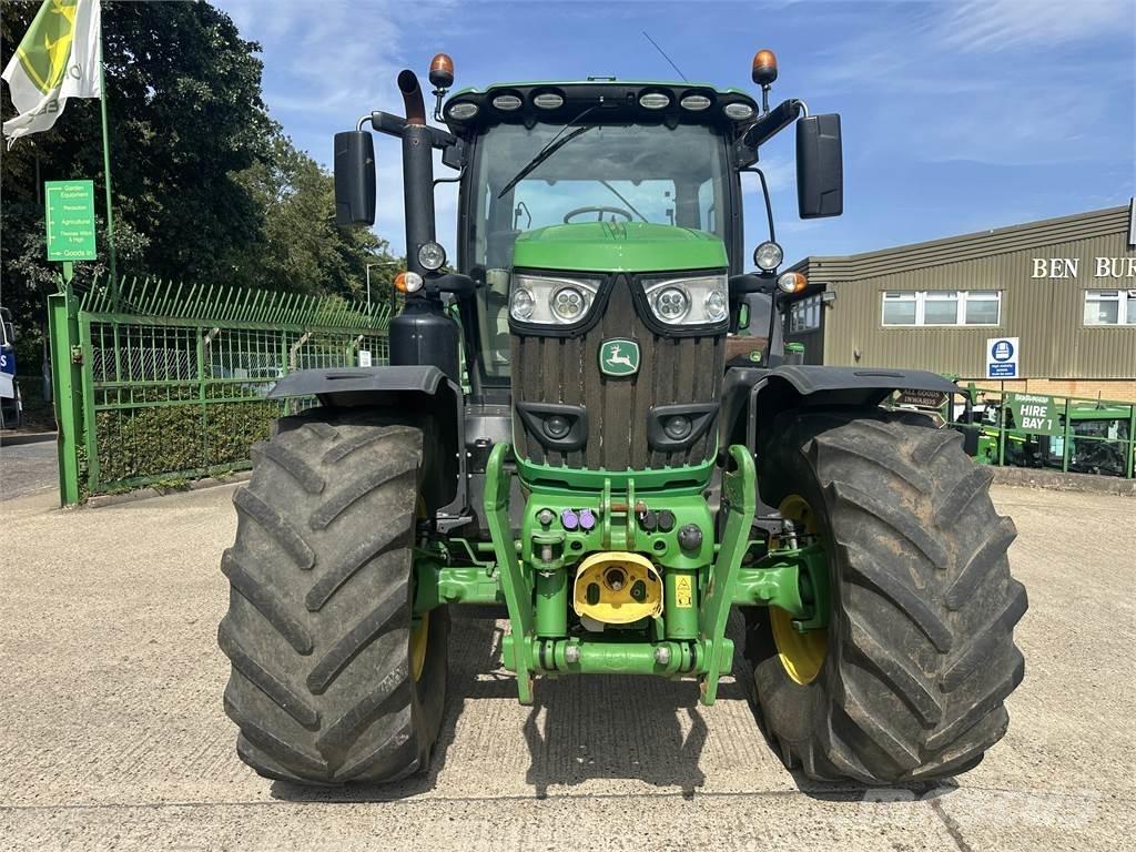 John Deere 6215R Tractoren