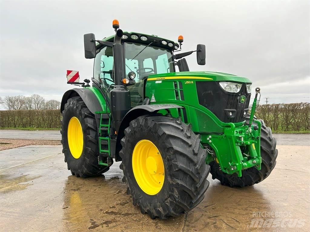 John Deere 6250R Tractoren