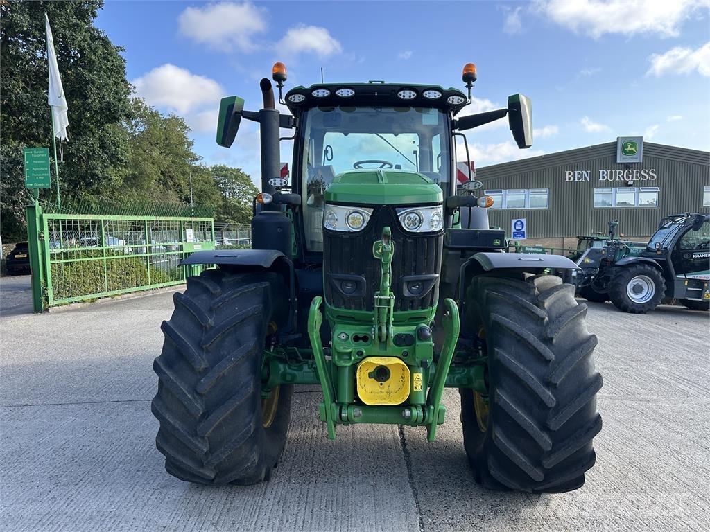 John Deere 6R215 Tractoren