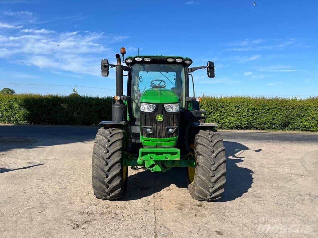 John Deere 6R215 Tractoren