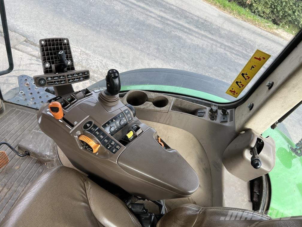 John Deere 7230R Tractoren