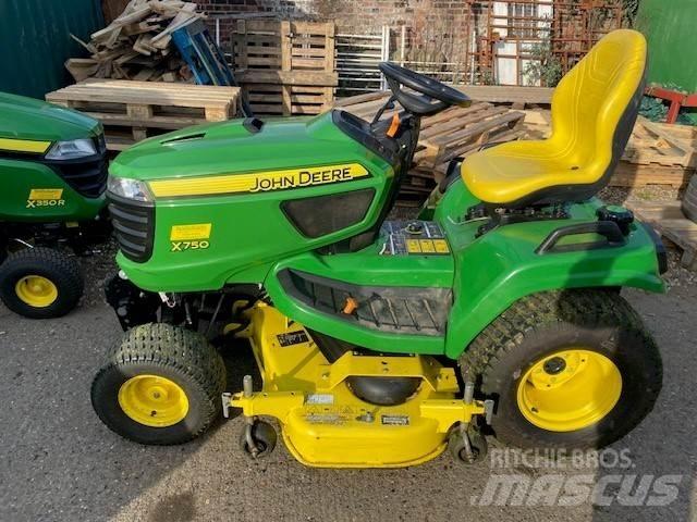 John Deere X750 Tractoren