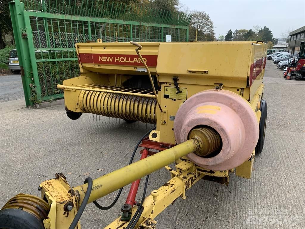 New Holland 945 Ronde-balenpersen