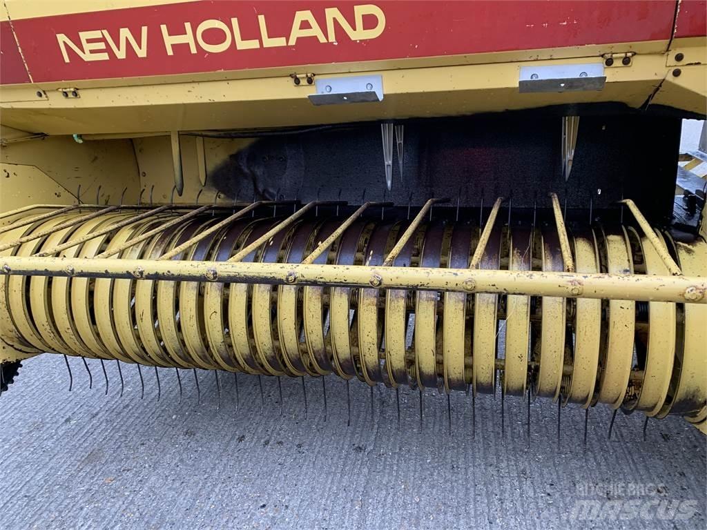 New Holland 945 Ronde-balenpersen