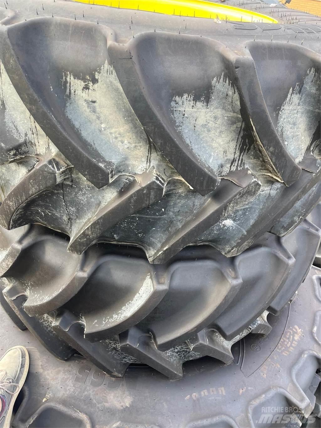  WHEELS Banden, wielen en velgen