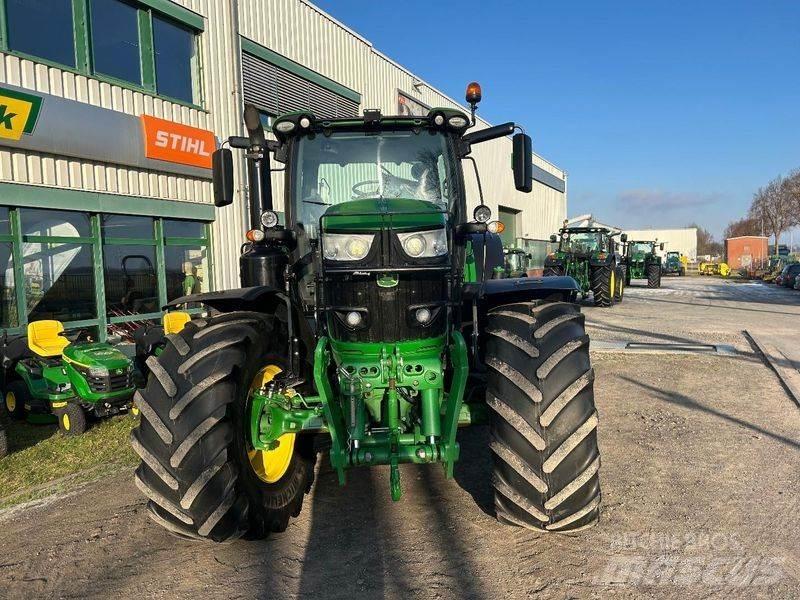 John Deere 6215R Tractoren