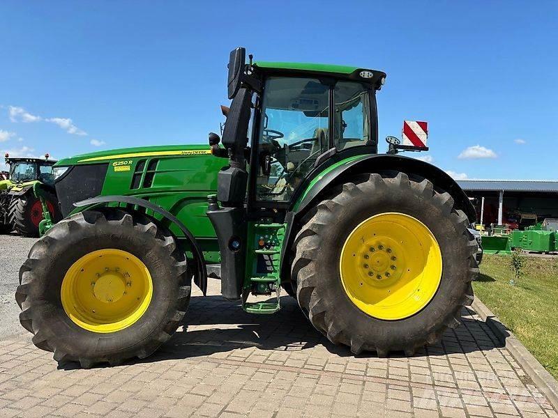 John Deere 6250R Tractoren
