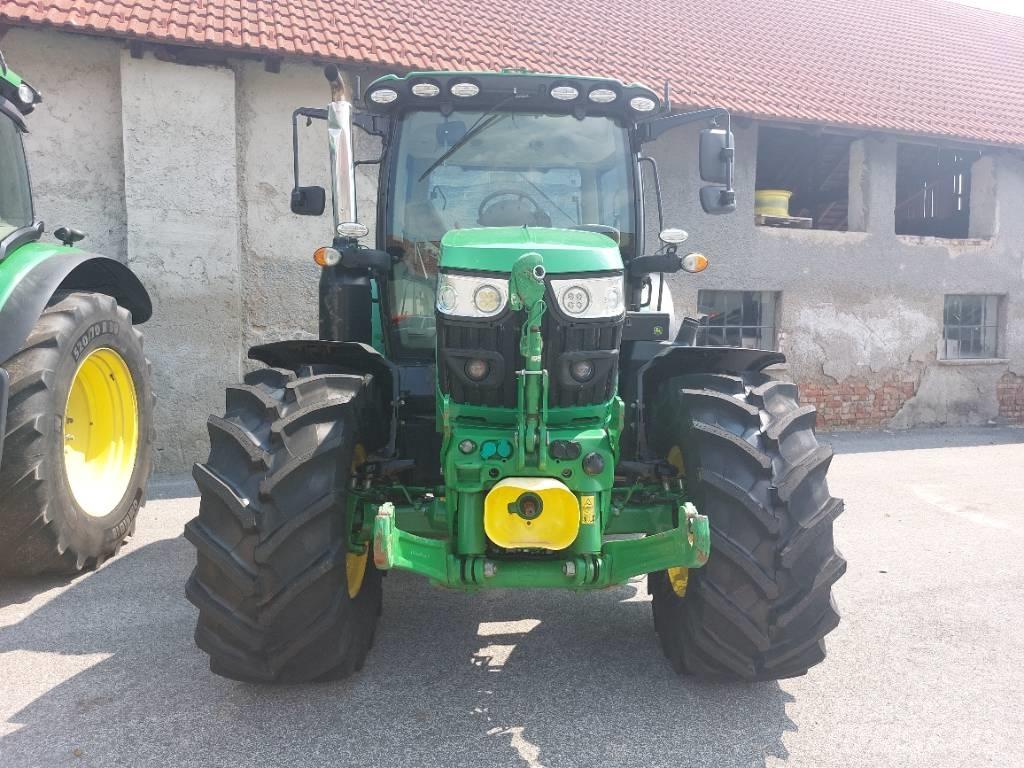 John Deere 6130R Tractoren