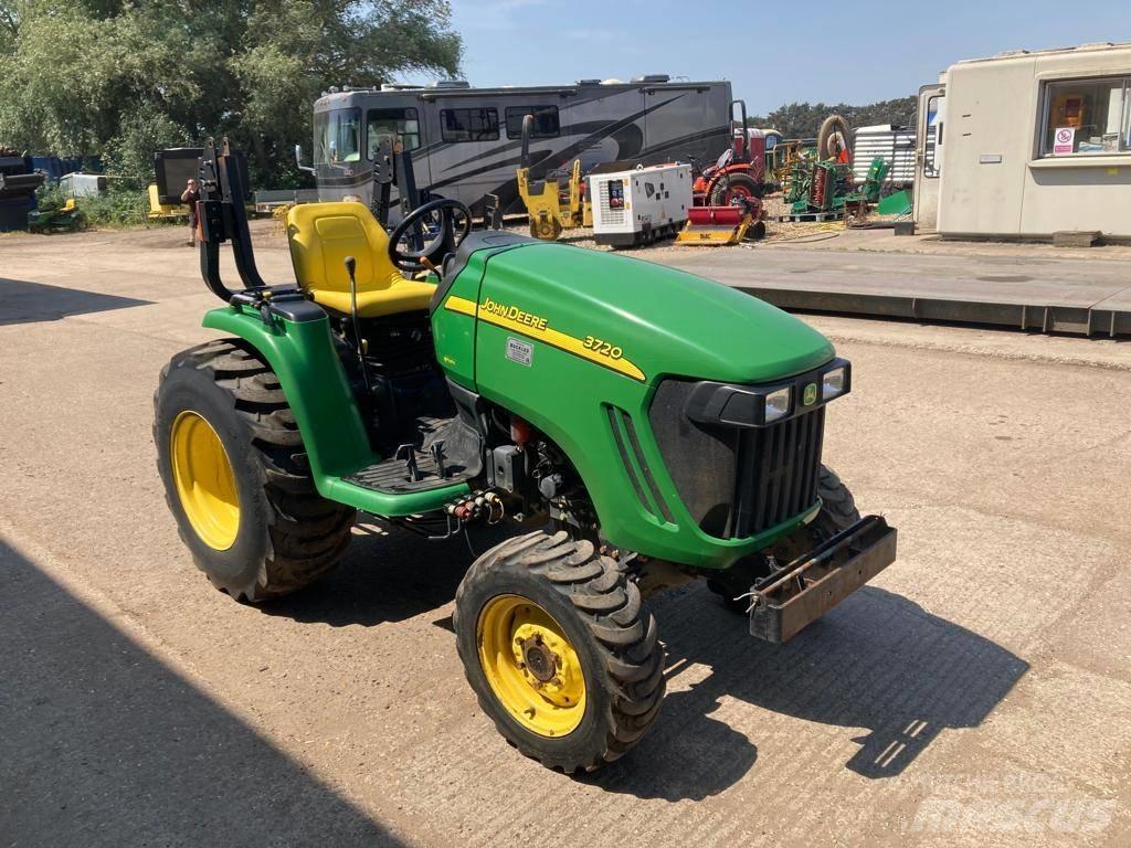 John Deere 3720 Tractoren