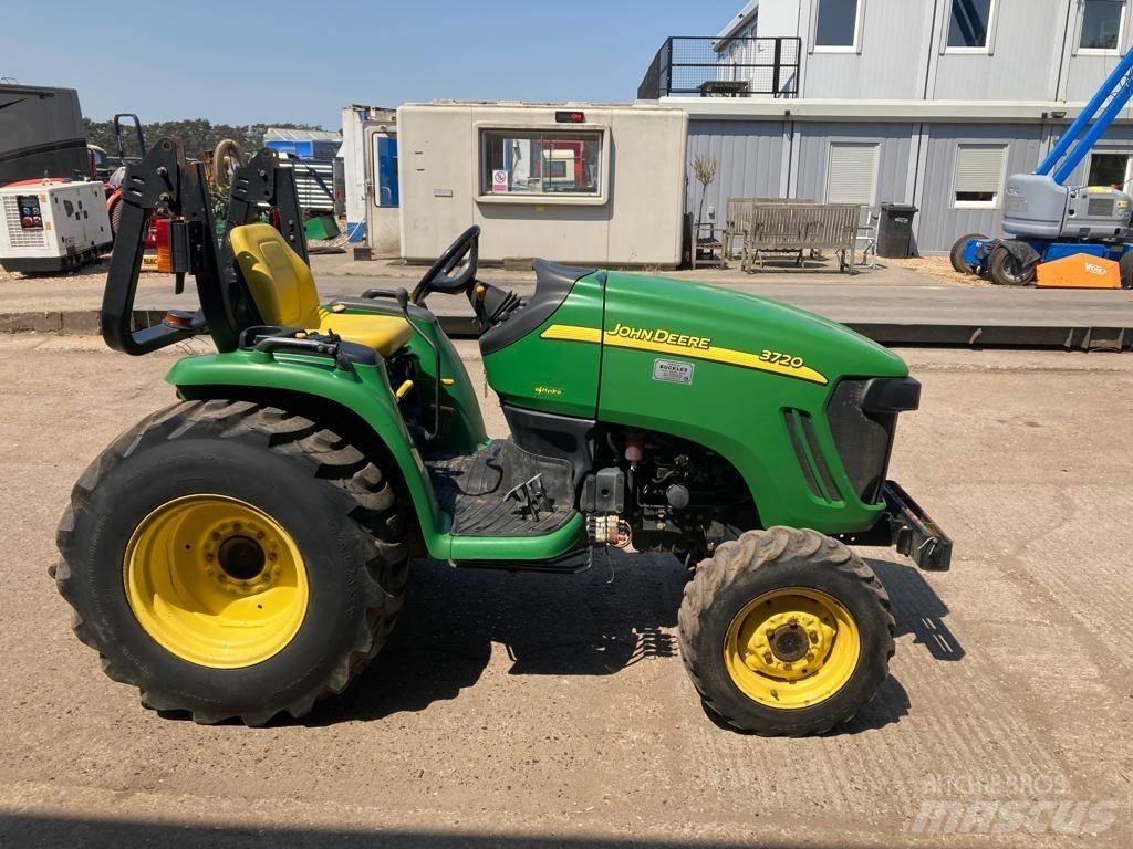 John Deere 3720 Tractoren