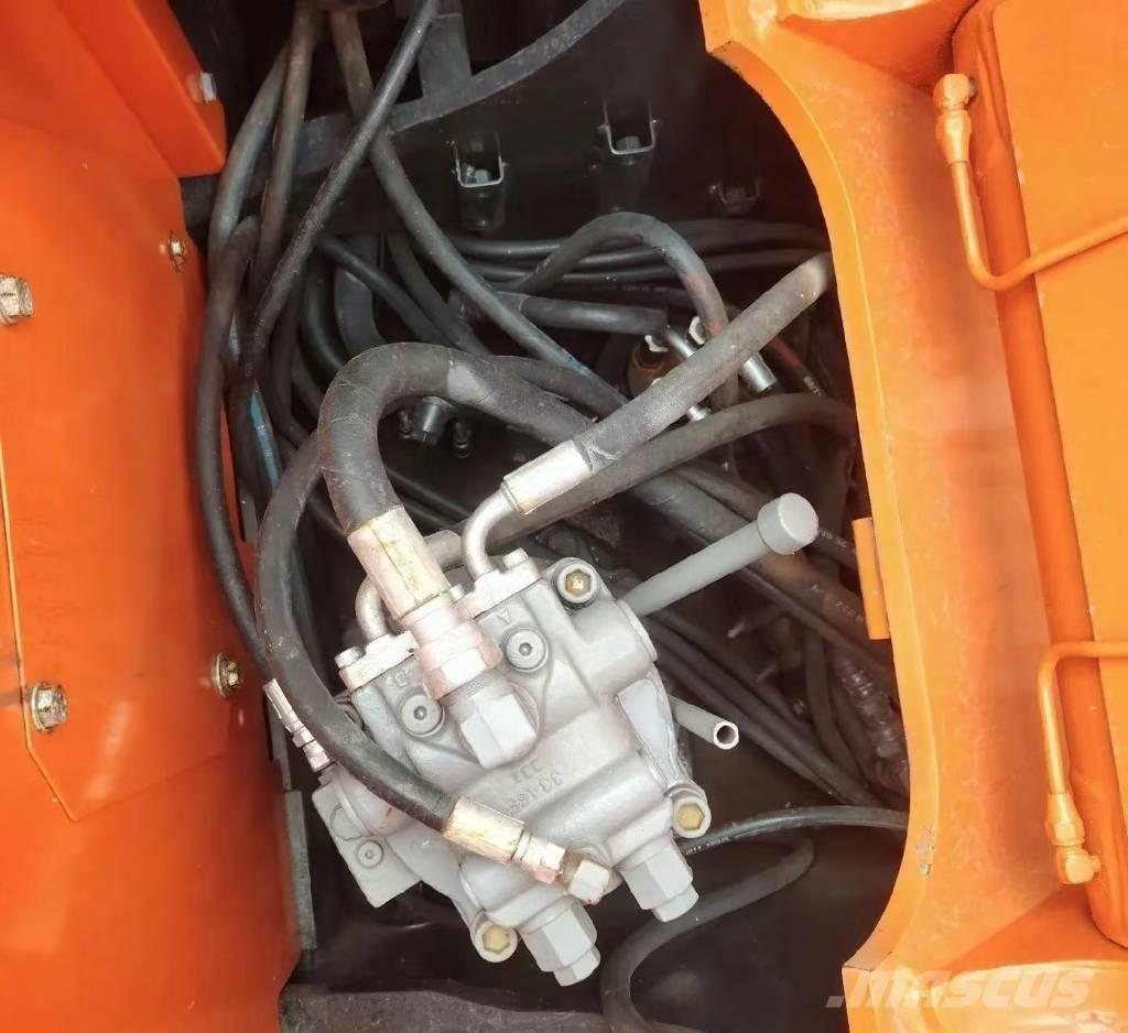 Hitachi 135US-6 Rupsgraafmachines