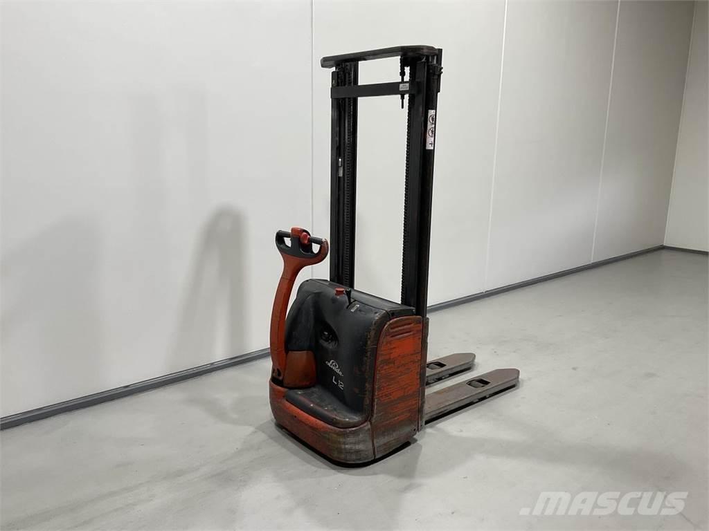 Linde L12 Zelfrijdende stapelaars