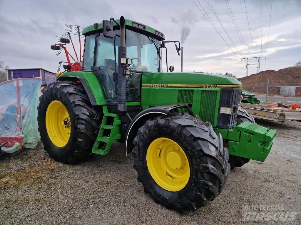 John Deere 7700 Tractoren