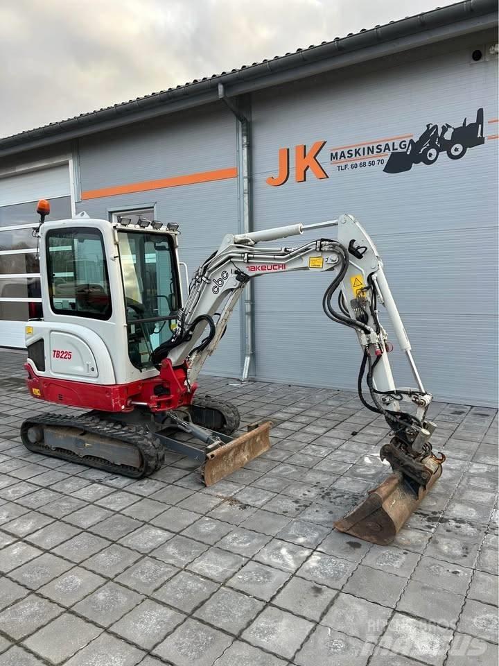 Takeuchi TB 225 Minigraafmachines < 7t