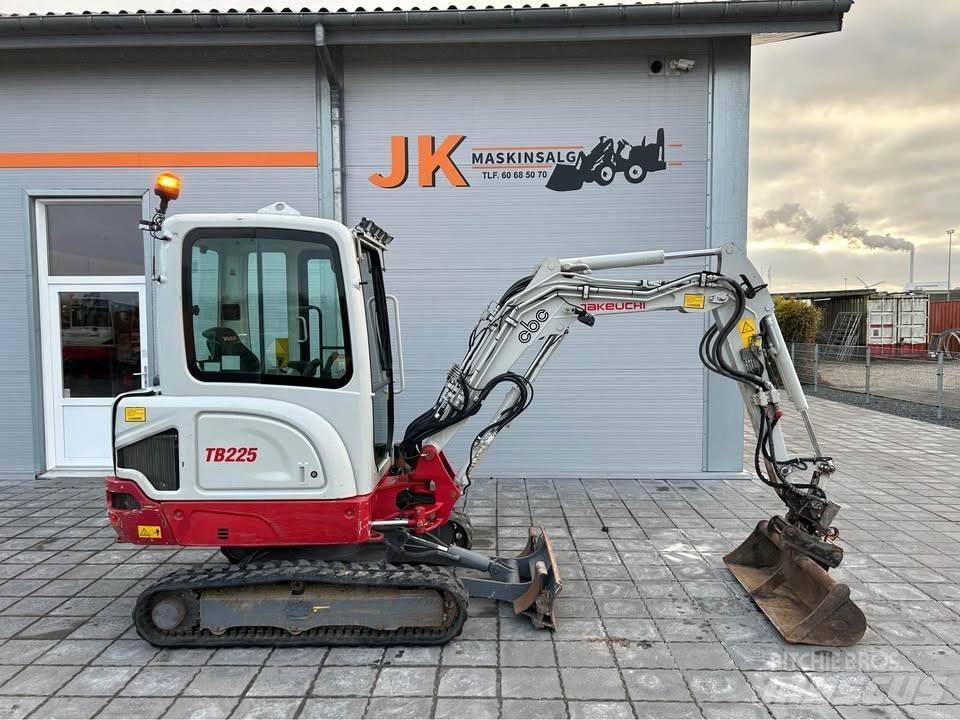 Takeuchi TB 225 Minigraafmachines < 7t
