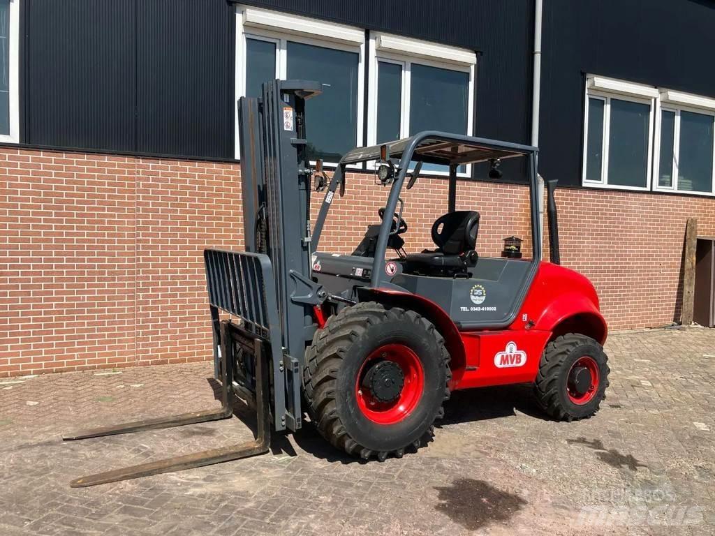JAC CPCD35 Vorkheftruck voor zwaar terrein