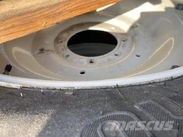 Trelleborg 540/65R34 Banden, wielen en velgen