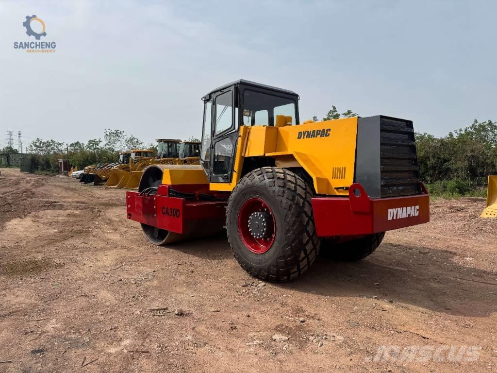 Dynapac CA 30 D Trilrolwalsen