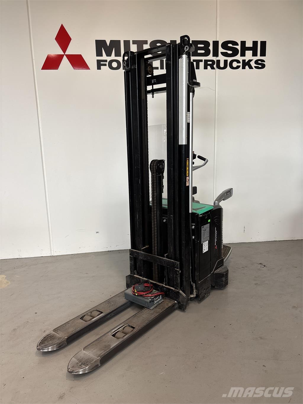 Mitsubishi SBV16N Zelfrijdende stapelaars