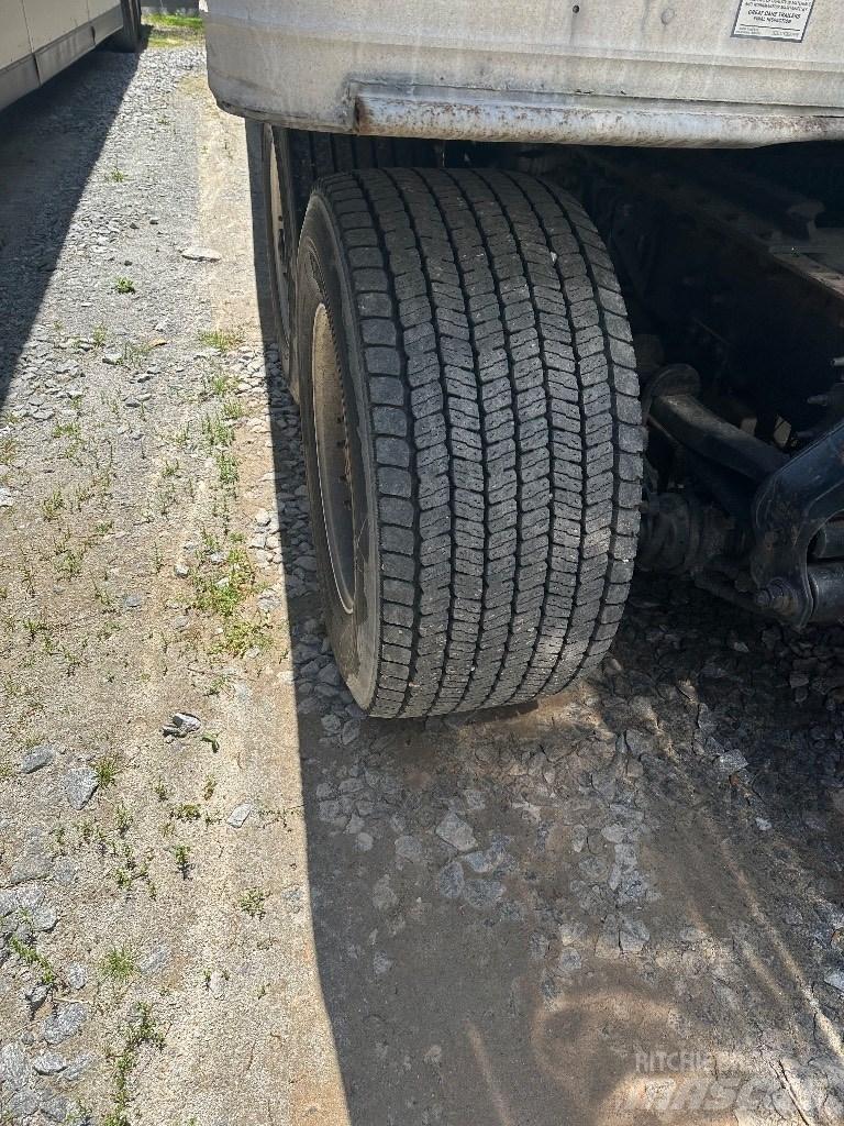 Volvo D11 Bakwagens met gesloten opbouw