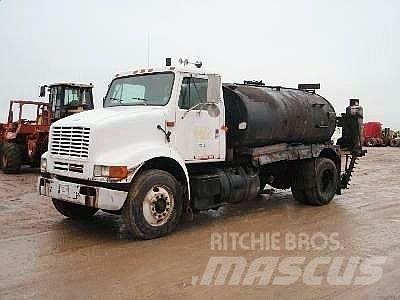 International 8100 Asfaltafwerkmachines