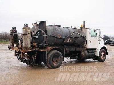 International 8100 Asfaltafwerkmachines